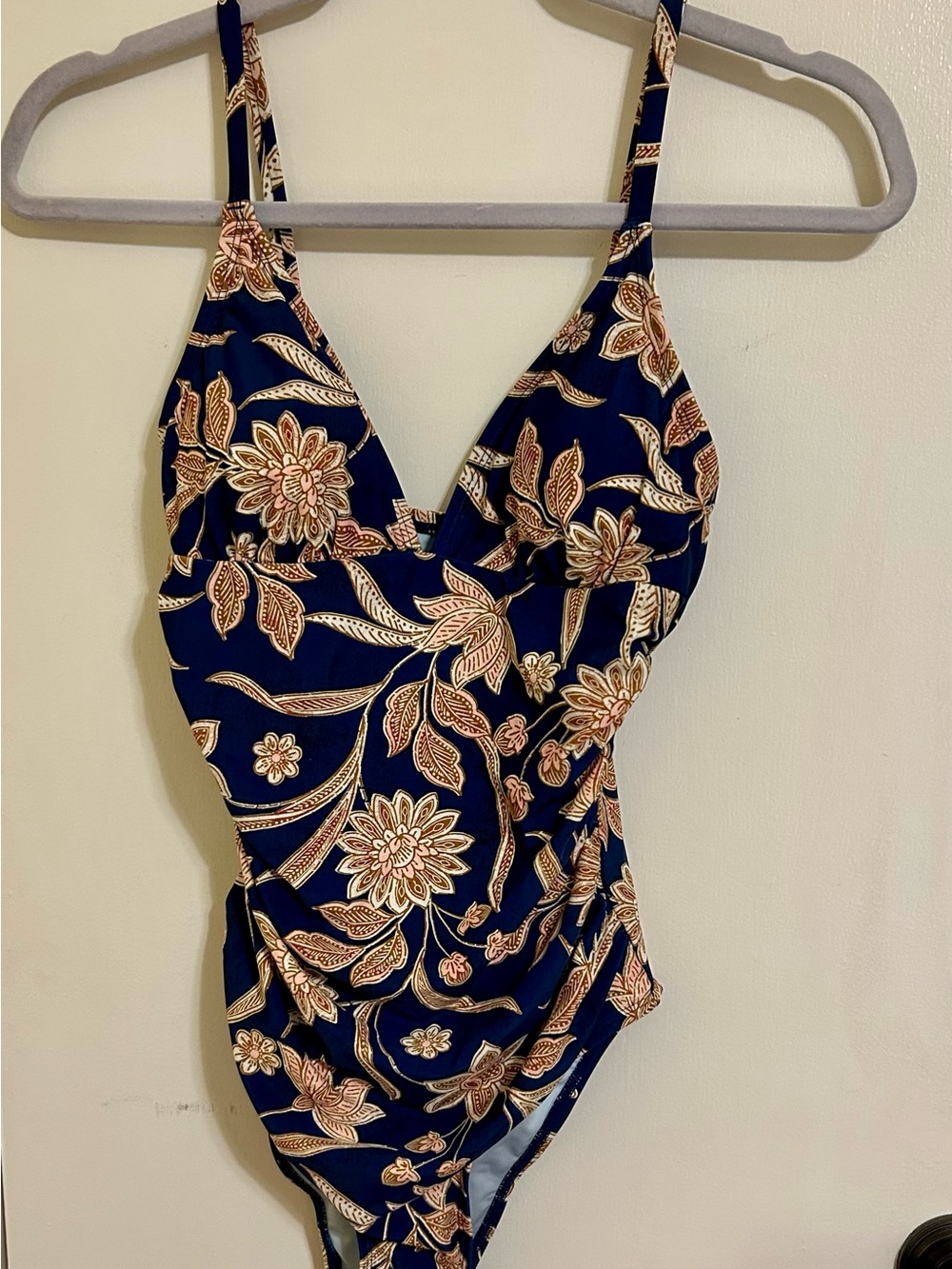 Cupshe Navy Floral One-Piece Swimsuit with Cream/Tan Flowers NWT